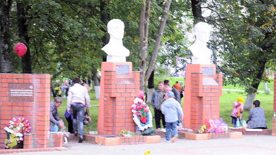 День города Людиново 2012. Выпиваем под памятниками