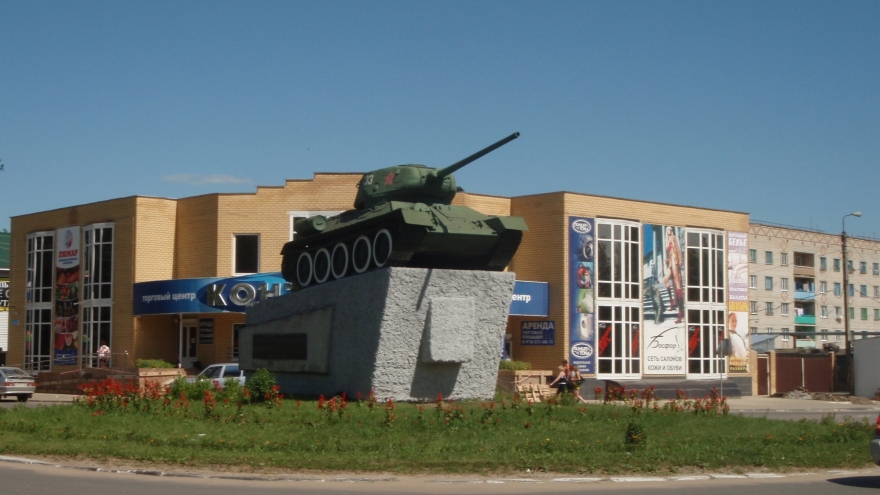 Танк в центре Людиново