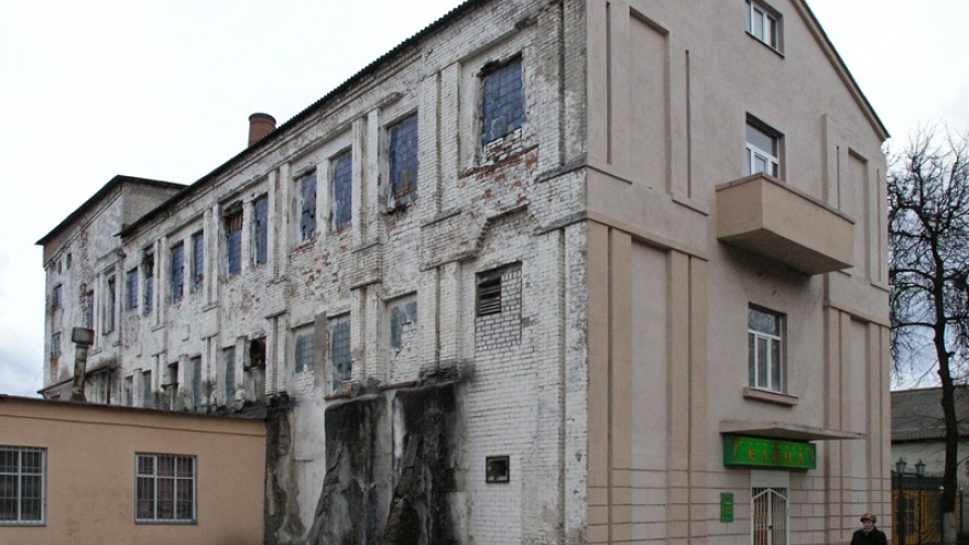 Здания с подпорками в Людиново