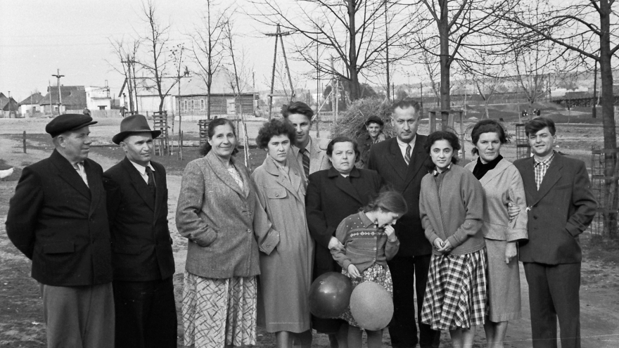 1960. Ул. Карла Маркса. На заднем плане мост через Неполоть.