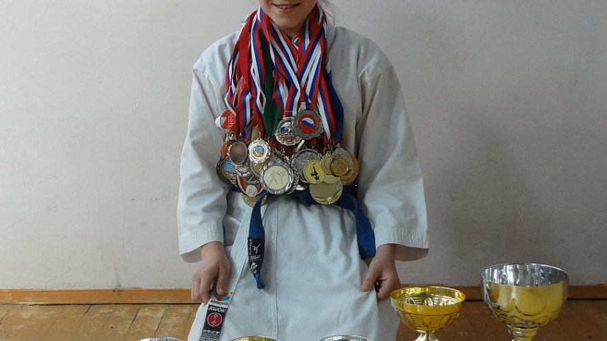 14-летняя Анна Пчелова получила I разряд по каратэ