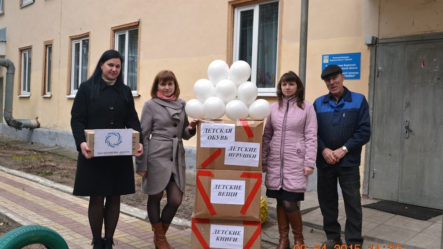 Сотрудники «Кронтифа» собрали подарки для детей в «Чайке»