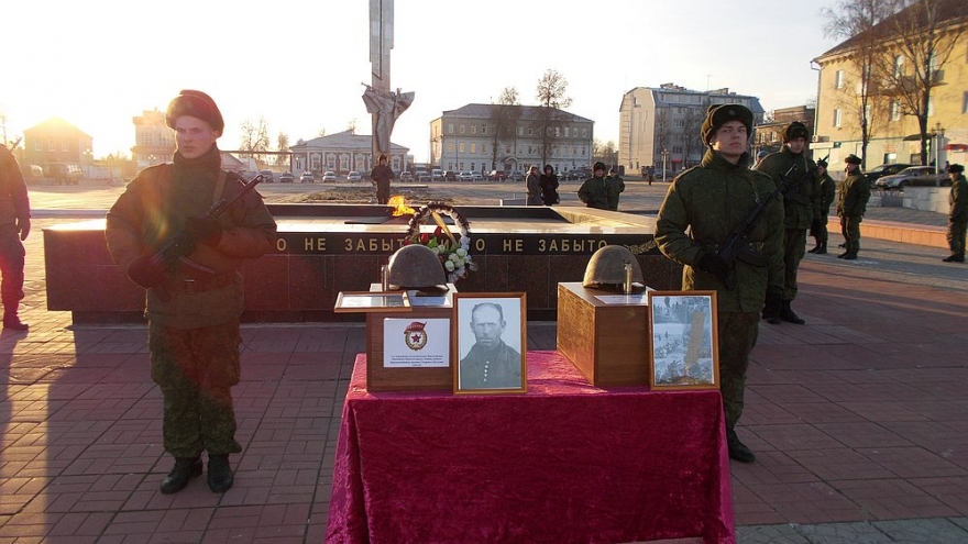 Двух солдат проводили в последний путь